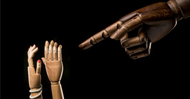 إتهمتها بالخيانة وبعدها تغيرت معاملتها لي