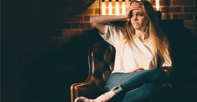 زوجي يجد سعادته مع أصحابه وأهله والجميع إلا معي
