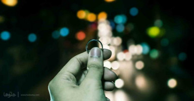 أشعر بالإهانة بسبب طلب خطيبي ووالدي واذا لم أوافق ستشوه سمعتي