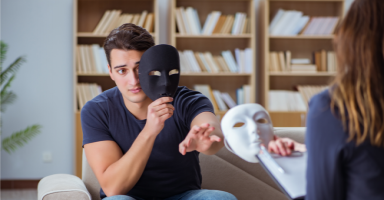 أصرخ بوجه زوجي وأضربه دون أي ردة فعل منه