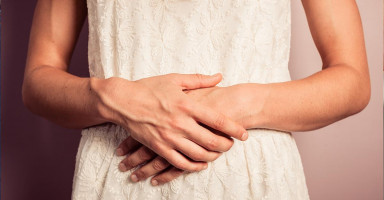 زوجي تزوج صديقتي لأني عقيمة..هل أجازف بحياتي لأنجب؟