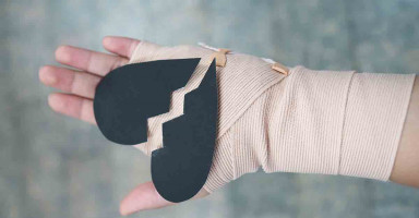 أحب أخت طليقتي التي تكبرني ب 4 سنوات، فما الحل؟