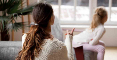 افرغ عصبيتي على بناتي وعندما أهدأ اندم بشدة، فما الحل؟